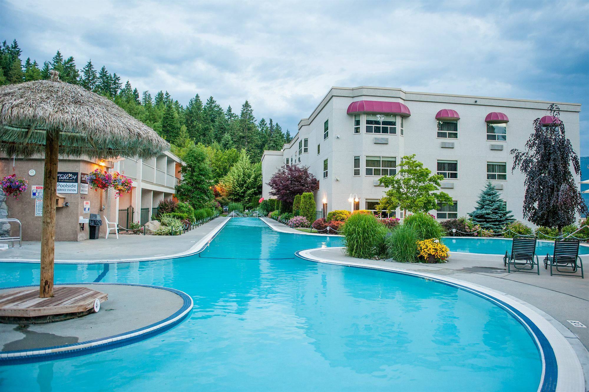 Hilltop Inn - Салмон-Арм Екстер'єр фото
