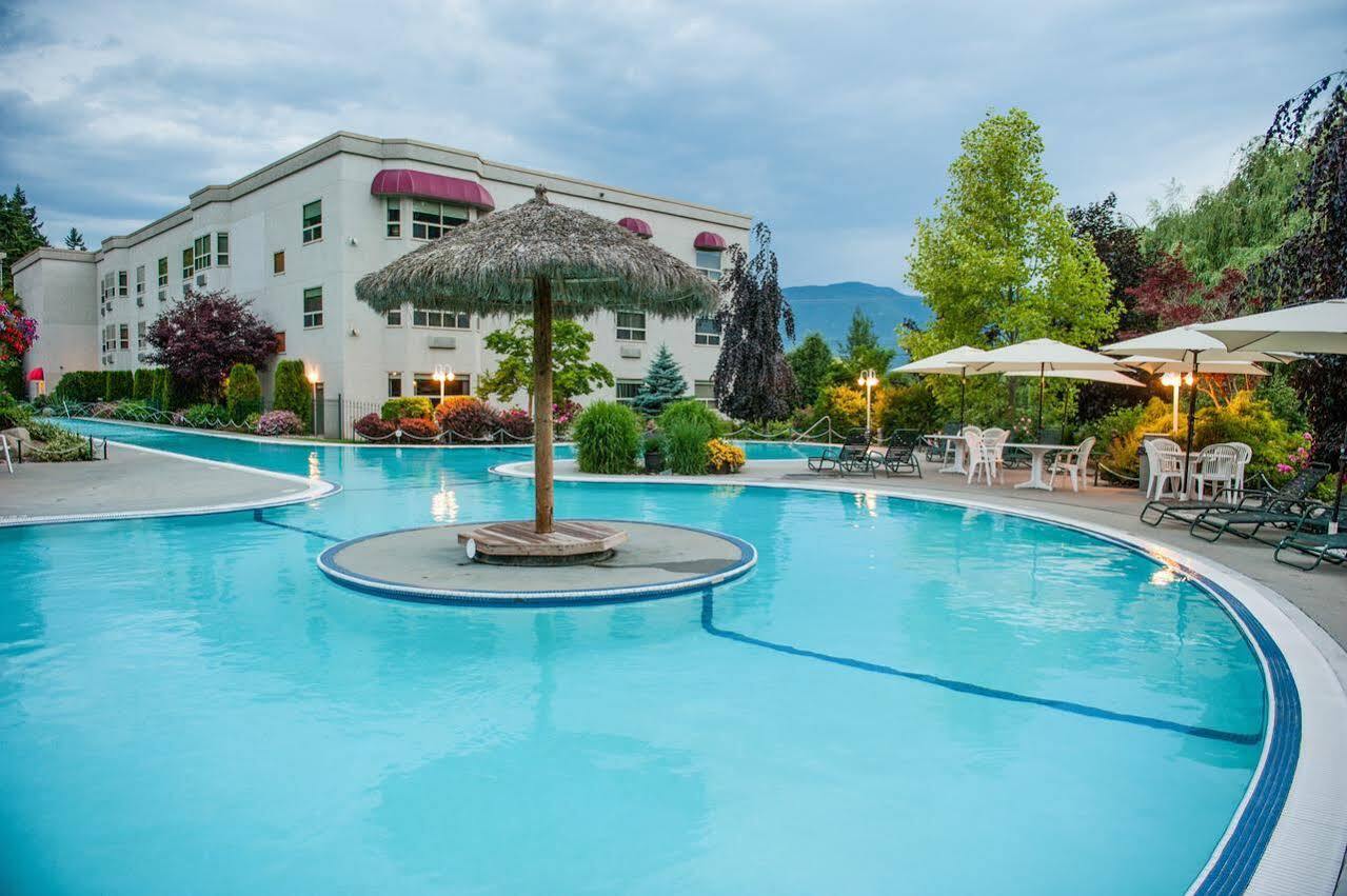 Hilltop Inn - Салмон-Арм Екстер'єр фото